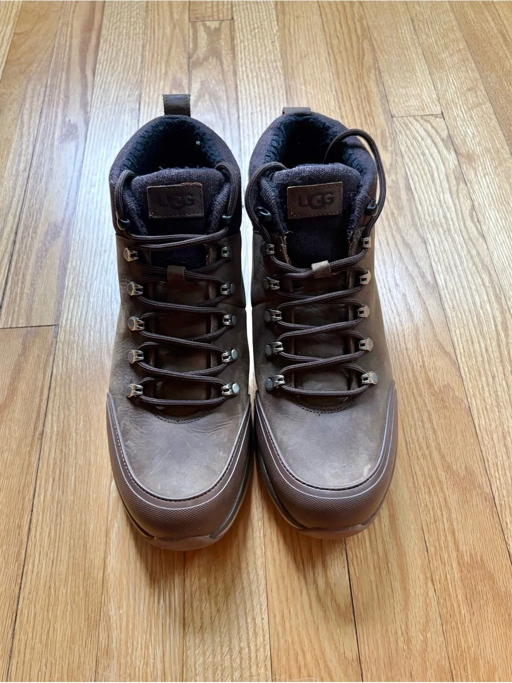 UGG Olivert Men’s Waterproof Leather Hiking Boots Size 12 Brown
